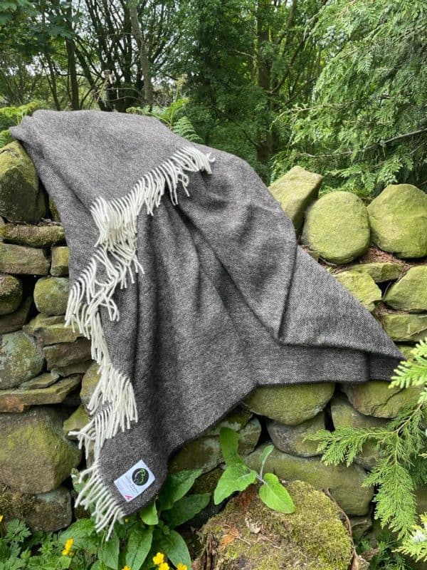 Zwartbles XL Throw (100% New Wool) – thewildesheep